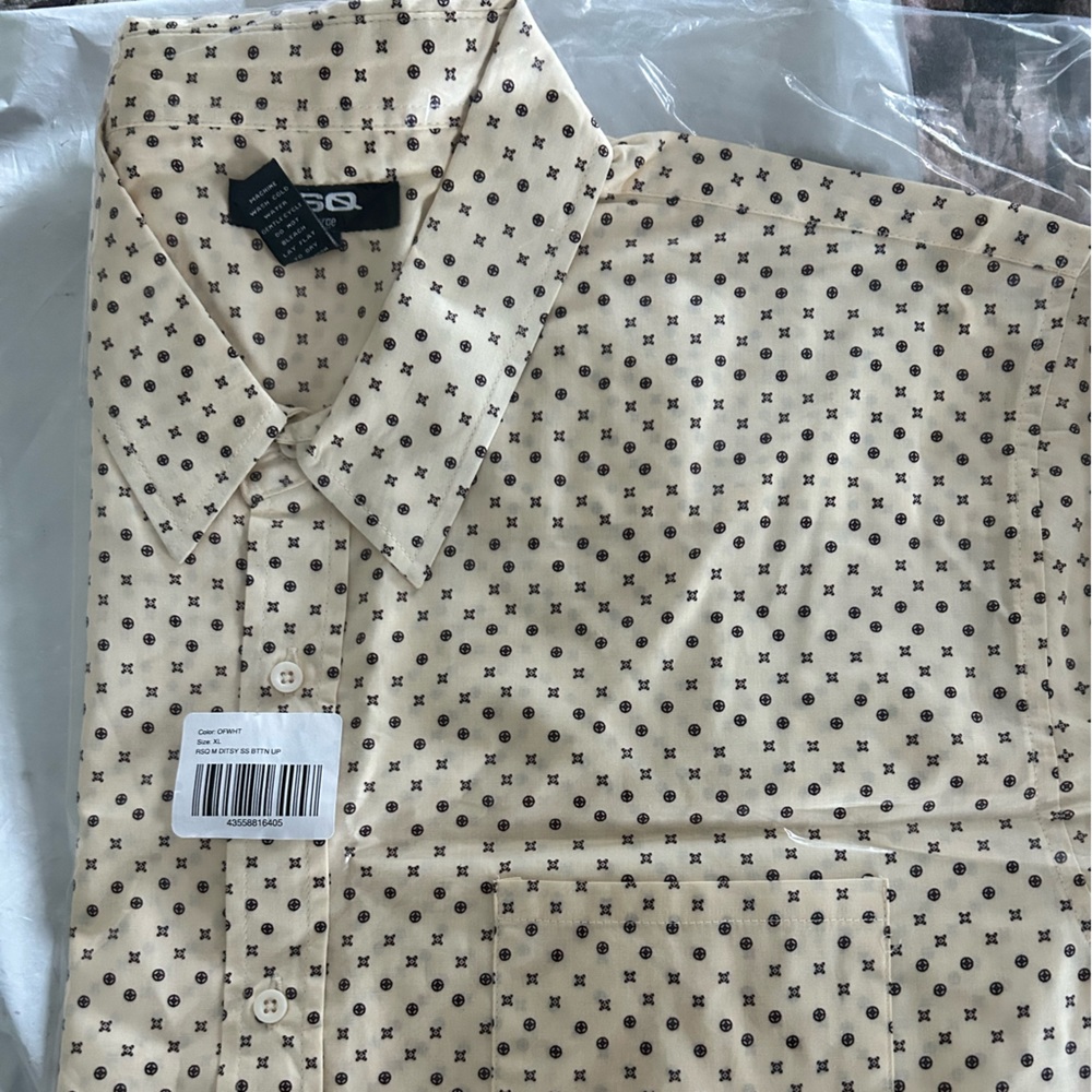Men’s Xl Tilly’s RSQ Short sleeved button up shirt